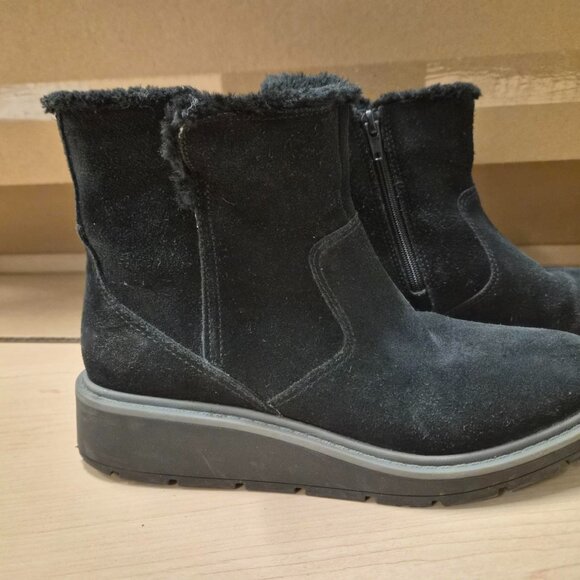Clarks Size 7.5M Women Suede Black Boots"Ivery Opa" Fur-lined Waterproof - Picture 2 of 9